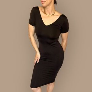 Size 6 bodycon black midi dress. Never worn. #black #dress #spring #bodycon